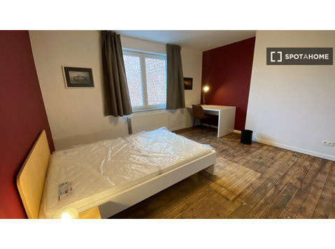 Room for rent in a residence in Saint Gilles, Brussels - For Rent