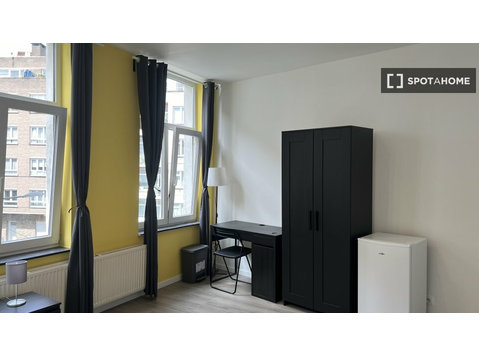 Aluga-se quarto num complexo totalmente renovado em Bruxelas - Aluguel
