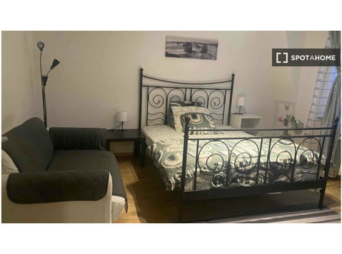Aluga-se quarto em apartamento partilhado em Evere,… - Aluguel