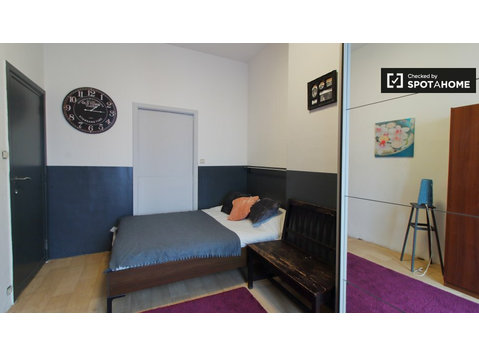 Room for rent in spacious 6-bedroom apartment in Brussels - For Rent