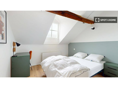 Zimmer in einer 14-Zimmer-WG zu vermieten, Brüssel - Zu Vermieten