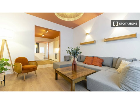 Habitación en piso compartido de 24 habitaciones en… - Alquiler