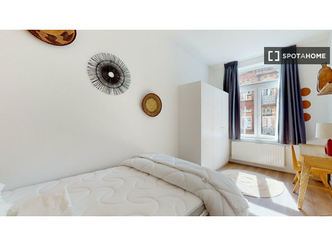 Habitación en piso compartido de 24 habitaciones en… - Alquiler