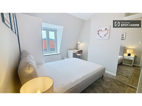 Zimmer in 5-Zimmer-WG in Brüssel zu vermieten - Zu Vermieten