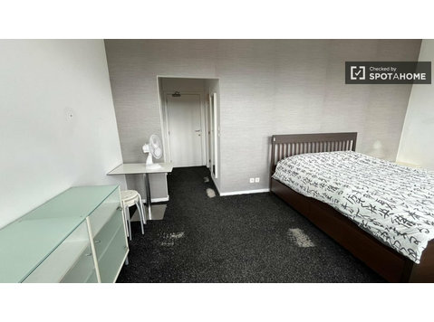 Zimmer in einer 8-Zimmer-WG, Béguinage-Dixmude, Brüssel - Zu Vermieten