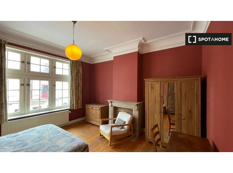 Chambre en colocation à Schaerbeek - À louer