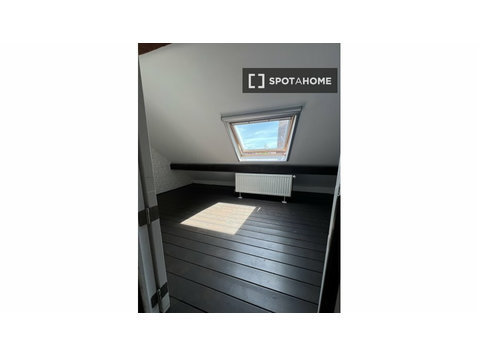 Chambre en colocation à louer à Anneessens, Bruxelles - À louer