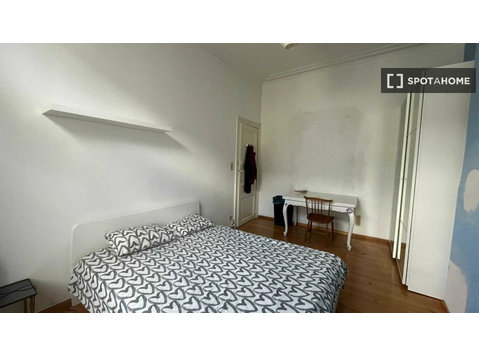Brüksel Bas Ormanı'nda kiralık paylaşımlı dairede oda - Kiralık