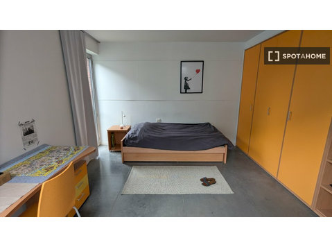 Chambre en colocation à louer à Dilbeek, Bruxelles - À louer