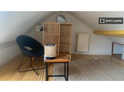 Habitación en piso compartido en alquiler en Squares,… - Alquiler