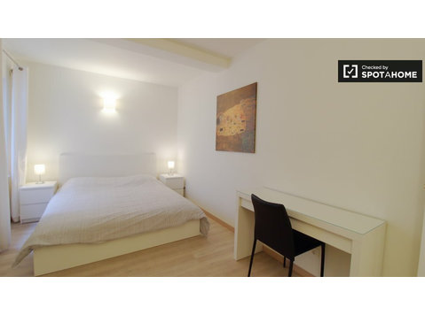 Brüksel'in merkezinde büyüleyici 3 yatak odalı dairede… - Kiralık