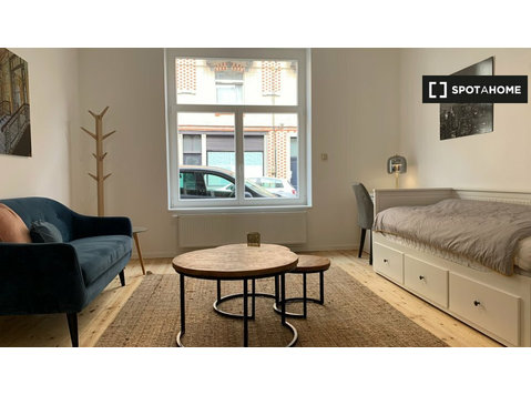 Rooms for rent in 10-bedroom house in Etterbeek, Brussels - کرائے کے لیۓ