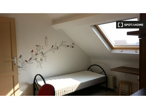 Zimmer zu vermieten in 3-Zimmer-Wohnung in Anderlecht,… - Zu Vermieten