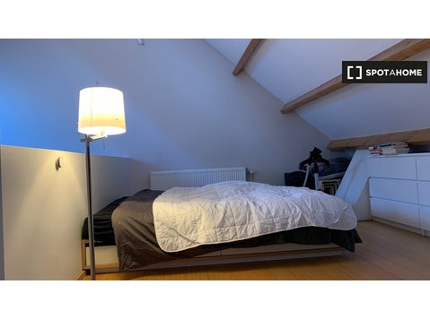 Rooms for rent in 3-bedroom house in Watermael-Boitsfort - Til leje