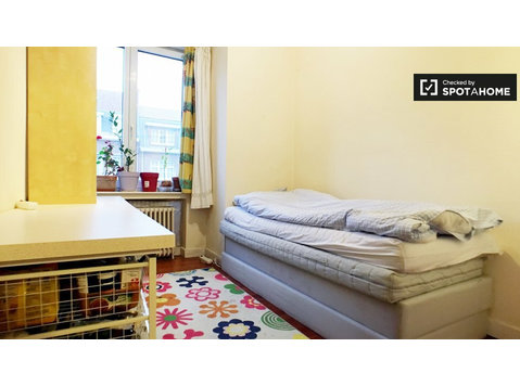 Zimmer zu vermieten in 5-Zimmer-Haus in Schaerbeek, Brüssel - Zu Vermieten