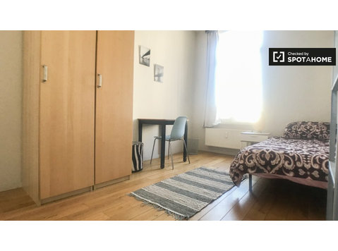 Rooms for rent in 9-bedroom apartment in Brussels - For Rent