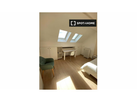 Rooms for rent in 9-bedroom house in Saint-Gilles, Brussel - Vuokralle