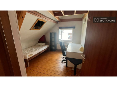 Zimmer zu vermieten in einem Coliving mit 4 Schlafzimmern… - Zu Vermieten