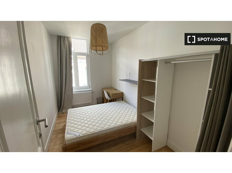 Rooms in modern 10-bedroom house in Center, Brussels - For Rent