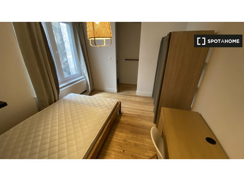 Quartos em casa moderna de 10 quartos no centro, Bruxelas - Aluguel
