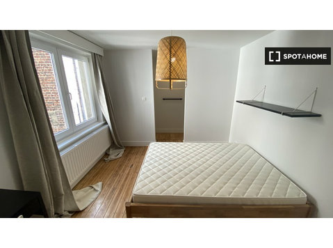 Rooms in modern 10-bedroom house in Center, Brussels - For Rent