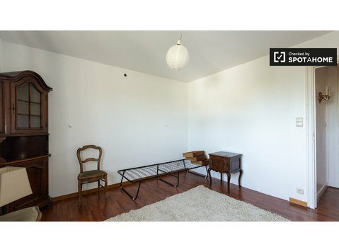 Huldenberg'de 2 yatak odalı dairede kiralık geniş oda - Kiralık