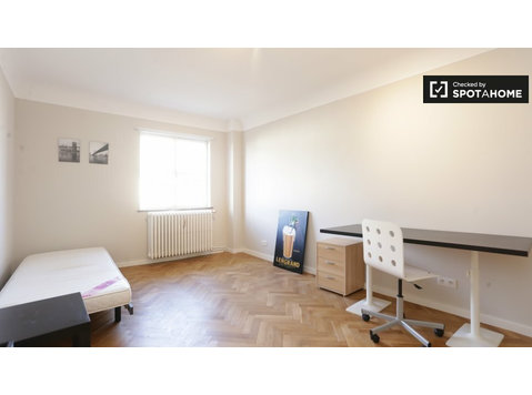 Geräumiges Zimmer zur Miete im Stadtzentrum von Brüssel - Zu Vermieten
