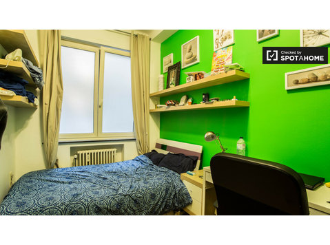 Spacious room in apartment in European Quarter, Brussels - For Rent