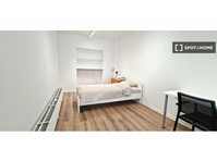 Studio bedroom for rent in a 6-bedroom apartment in Brussels - Аренда