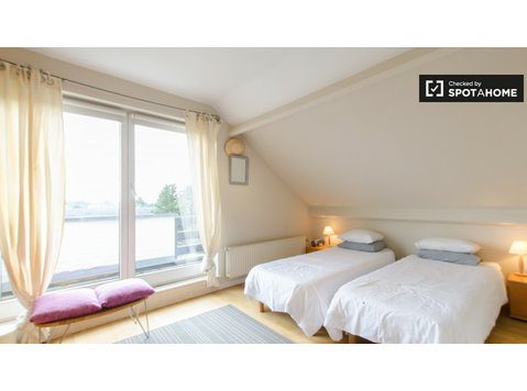 1-Zimmer-Wohnung zur Miete in der japanischen Turm, Brüssel - Wohnungen