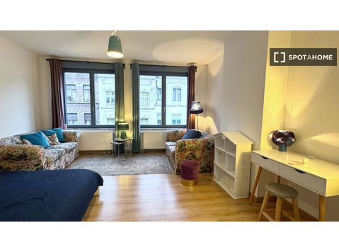 Apartamento de 1 quarto para alugar em Schaarbeek, Bruxelas - Apartamentos