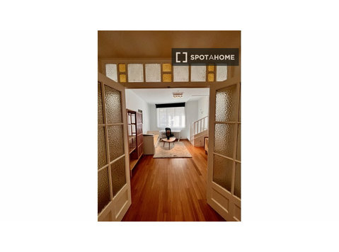 2-bedroom apartment for rent in Université, Brussels - Apartments