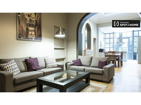 3-bedroom apartment for rent to professionals in Ixelles - Apartemen