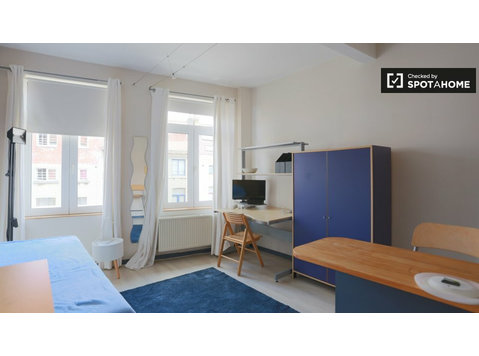 Atrativo apartamento de estúdio para alugar em Etterbeek,… - Apartamentos