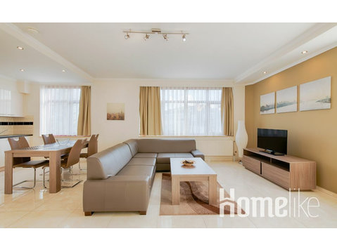 Beautiful and large 1 bedroom apartment. modern - 公寓
