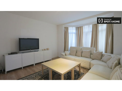 Big 2-bedroom apartment for rent in Saint Josse, Brussels - Apartments