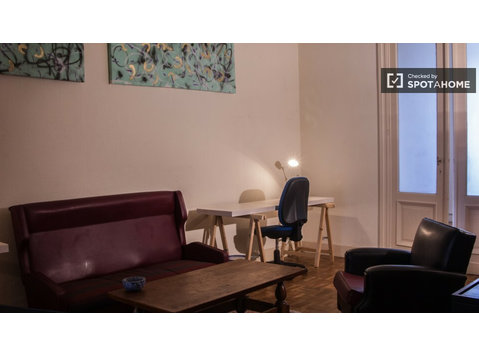 Apartamento de 2 quartos luminosos em St Gilles, Bruxelas - Apartamentos