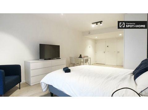 Elegante estudio en alquiler en Schaerbeek, Bruselas - Pisos
