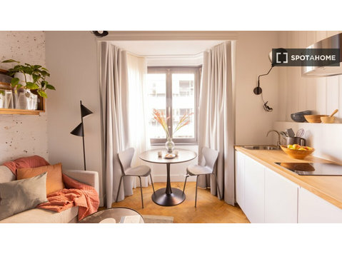 Brüksel'de mobilyalı stüdyo, en az 3 aylık kiralama süresi - Apartman Daireleri