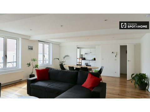 Huge 2-bedroom apartment for rent in Center, Brussels - Korterid
