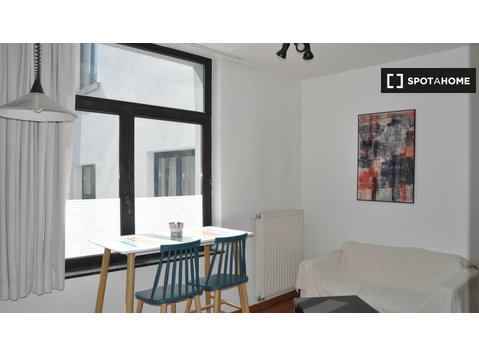Modern 1-bedroom apartment for rent in Brussels - Căn hộ