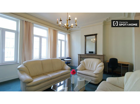 Brüksel şehir merkezinde kiralık 2 yatak odalı güzel daire - Apartman Daireleri