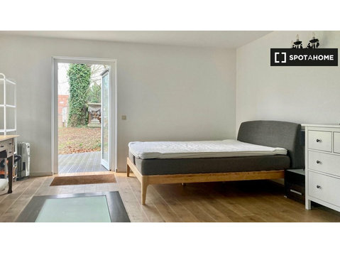 Monolocale ristrutturato con terrazza in affitto a Ixelles,… - Appartamenti