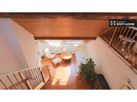 Apartamento de dois andares para alugar no Bairro Europeu,… - Apartamentos