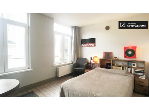 Studio apartment for rent in Anneessens, Brussels - 아파트