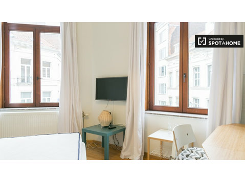 Studio apartment for rent in Brussels near the city center - Asunnot
