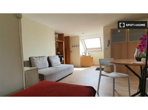 Studio apartment for rent in Lenniksebaan, Brussels - Appartementen