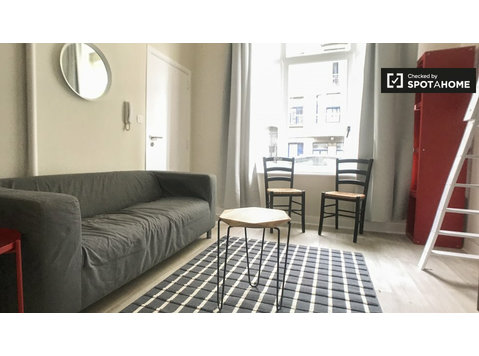 Studio apartment for rent in Saint Gilles, Brussels - Apartemen
