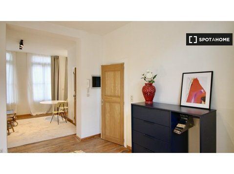 Studio apartment for rent in Saint-Gilles, Brussels - Станови