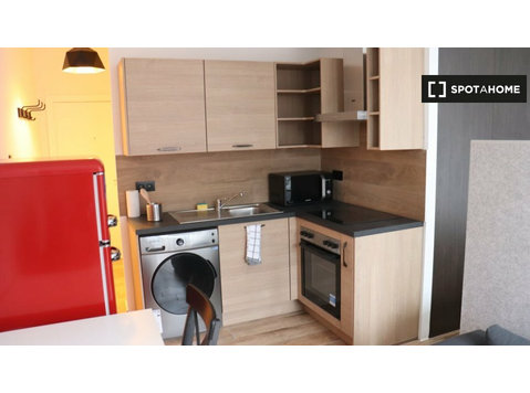Studio apartment for rent in Saint-Josse-ten-Noode, Brussels - Byty